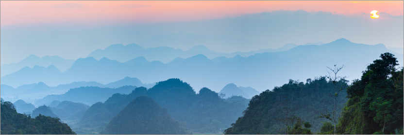 Plakat Karst landscape in North Vietnam at sunset