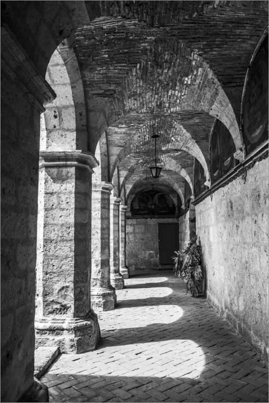 Póster Arquitectura de arco de piedra en un monasterio