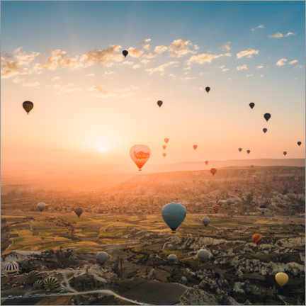 Poster Vol en montgolfière au lever du soleil sur la Cappadoce - Marcel Gross