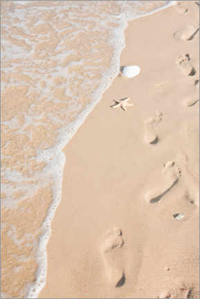 Poster Impronte su una spiaggia sabbiosa