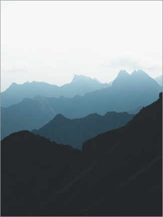 Póster Picos de montaña azul en los Alpes