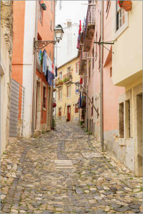 Póster  Calles estrechas en el casco antiguo de Lisboa