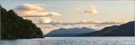 Póster Paisaje del lago Ness en Escocia al atardecer