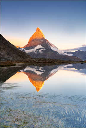 Wandbild  Matterhorn bei Sonnenaufgang vom Riffelsee, Zermatt, Schweiz - Roberto Sysa Moiola