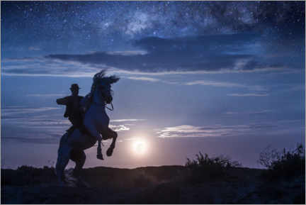 Poster Aufbäumendes Camargue-Pferd bei Sonnenaufgang