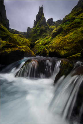 Obra artística  Waterfalls and mossy mountains in the Highlands in Iceland - Jos Pannekoek