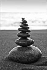 Obra artística  Torre de piedras en playa de arena - Uwe Merkel