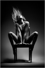 Poster Nackte Frau auf einem Stuhl