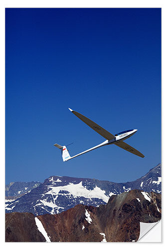 Vinilo para la pared Pilotos de planeador sobre las montañas.