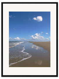 Impresión de arte enmarcada Wide beach with little clouds