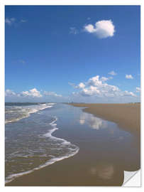 Wandsticker Weiter Strand mit Wölkchen