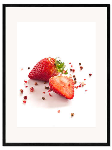 Plakat artystyczny premium w ramie Strawberries with red peppercorns