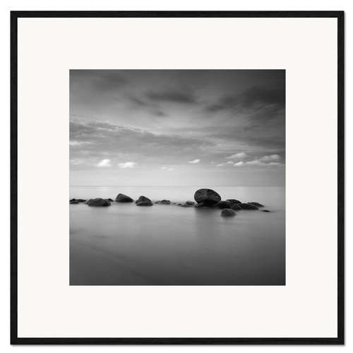 Gerahmter Kunstdruck Steine am Meeresstrand - schwarzweiss