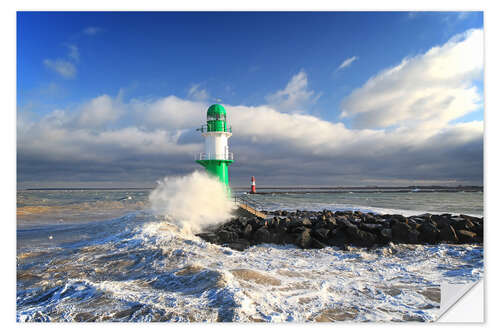 Selvklebende plakat Green lighthouse in the surf III