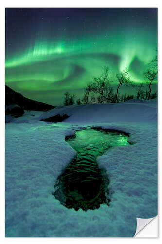 Adesivo murale Aurora Borealis over a frozen river