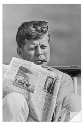 Självhäftande poster John F. Kennedy with a newspaper