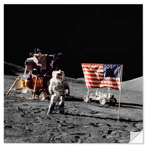 Wandsticker Apollo 17 Astronaut steht nahe der United States Flagge