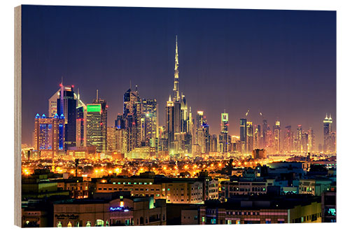 Trebilde Dubai skyline at night