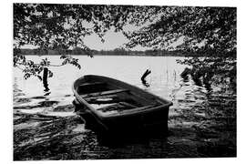 Stampa su PVC Old boat under trees - black white