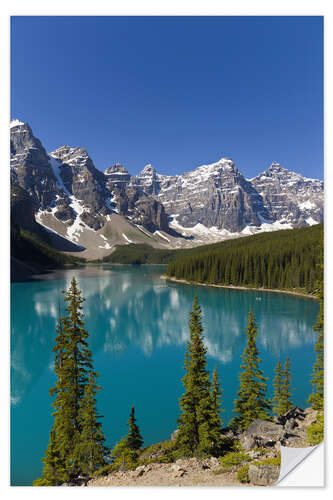 Sisustustarra Moraine Lake in the mountain valley