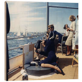 Puutaulu JFK and Jacqueline Kennedy sailing