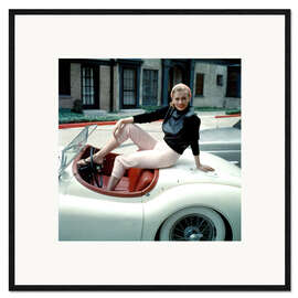 Gerahmter Kunstdruck Anita Ekberg, auf ihrem Jaguar