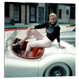 Galleriataulu Anita Ekberg on her Jaguar