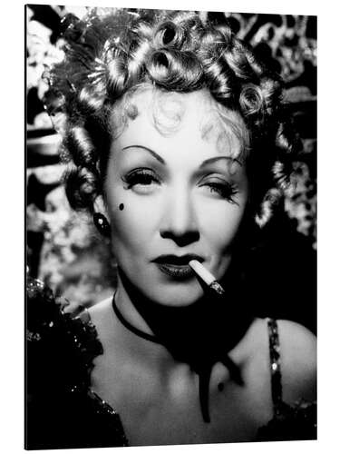 Alubild Marlene Dietrich mit einer Zigarette