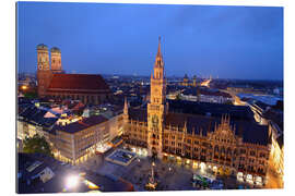 Galleriataulu Church of our Lady and the new town hall in Munich at night