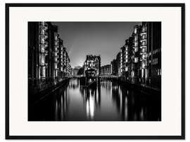 Gerahmter Kunstdruck Hamburg Speicherstadt bei Nacht (schwarz weiß)