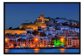 Gerahmter Kunstdruck Altstadt von Ibiza bei Nacht