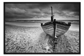 Gerahmter Kunstdruck Boot am Meer monochrome