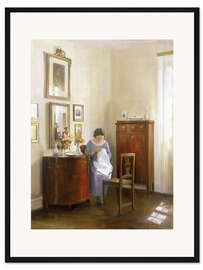 Gerahmter Kunstdruck Interieur mit nähender Frau