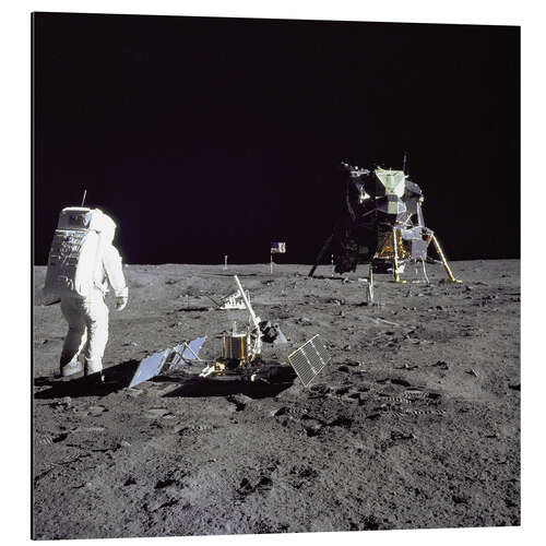 Aluminium print Apollo 11 Astronaut Edwin Aldrin schaut zurück auf Tranquility Basis