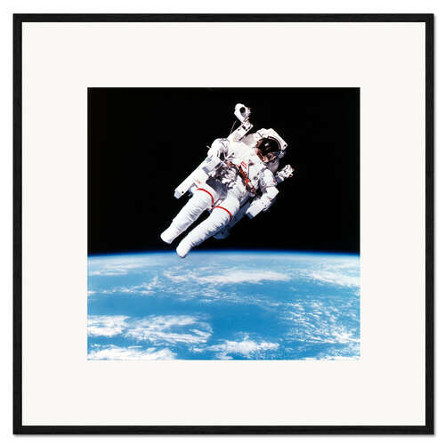 Impression artistique encadrée L'astronaute Bruce McCandless avec sac à dos à hélice