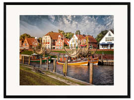 Kehystetty taidepainatus Trawler in the fishing port Greetsiel