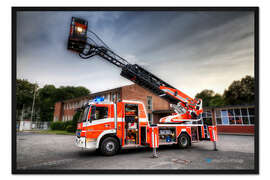 Gerahmter Kunstdruck Feuerwehr-Teleskopmastfahrzeug