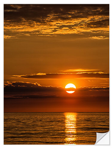 Selvklæbende plakat Sunset on shore of the Baltic Sea