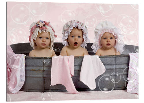 Galleriataulu Toddlers in flowery bonnets