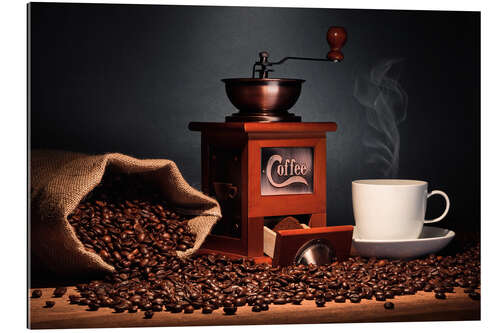 Galleriataulu Coffee grinder with beans and coffee cup