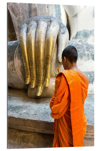 Galleritryck Monk praying in front of Buddha Hand