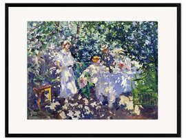 Plakat artystyczny premium w ramie Small company in a blooming garden, 1914