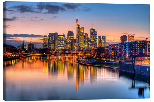 Lærredsbillede Frankfurt skyline at sunset reflected in the Main