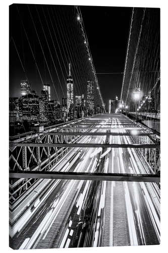 Leinwandbild Nachts auf der Brooklyn Bridge, NYC (schwarz weiß)