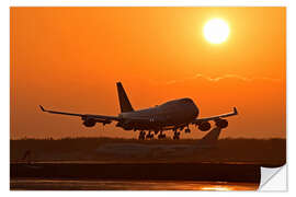 Naklejka na ścianę Landing a Beoing B747-400 in the sunset