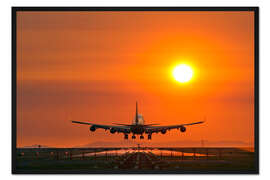 Gerahmter Kunstdruck Flugzeuglandung im Abendlicht