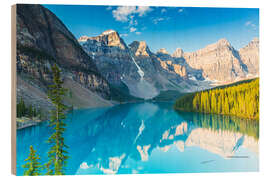 Trätavla Moraine Lake in the Rocky Mountains - Canada