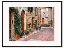 Gerahmter Kunstdruck Malerische Gasse in Pienza