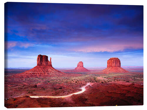 Lienzo Panorama of Monument Valley at dusk after sunset, Utah, USA