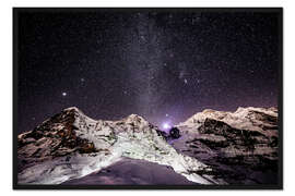 Gerahmter Kunstdruck Eiger, Mönch und Jungfrau mit Sternenhimmel